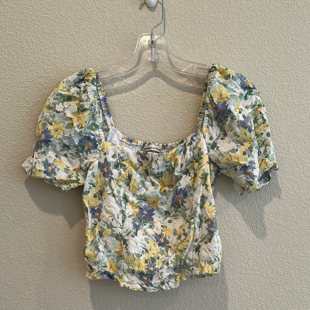 Abercrombie & Fitch - Floral Puff Sleeve Top, size S